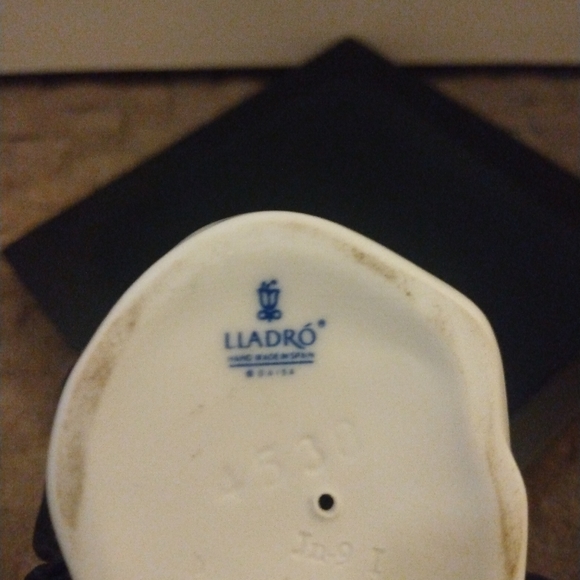 Lladro Child Angel Prayer Figurine - Picture 6 of 7